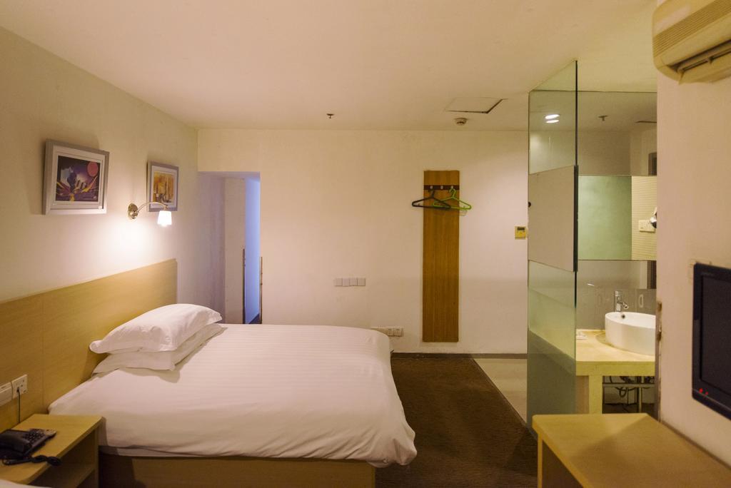 Motel Shanghai Hongqiao Beixinjing Metro Station Tianshan Road 外观 照片